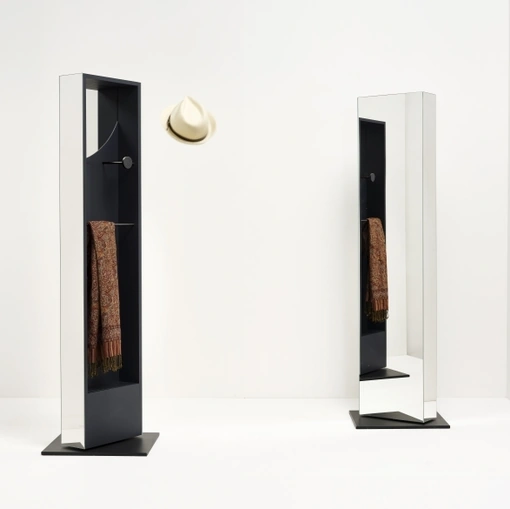 Specchio appendiabiti Black Mirror di Minotti Italia