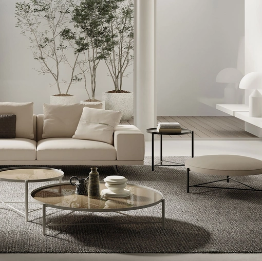 Tavolino rotondo Santamonica con top in vetro e base in metallo tubolare verniciato di Frigerio