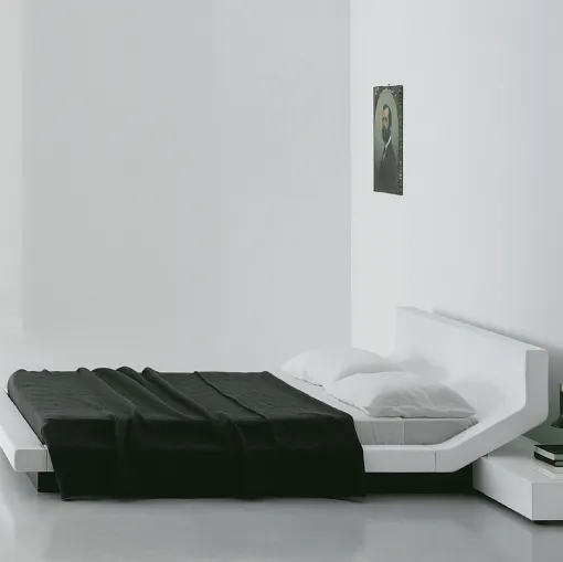 Letto di design rivestito in pelle con testiera Lipla di Porro