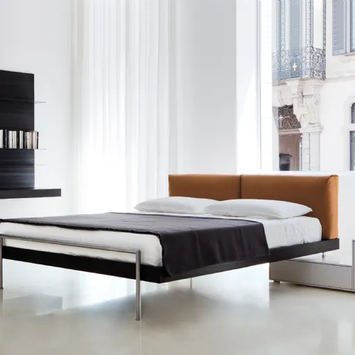 Letto in pelle con testiera Shin di Porro