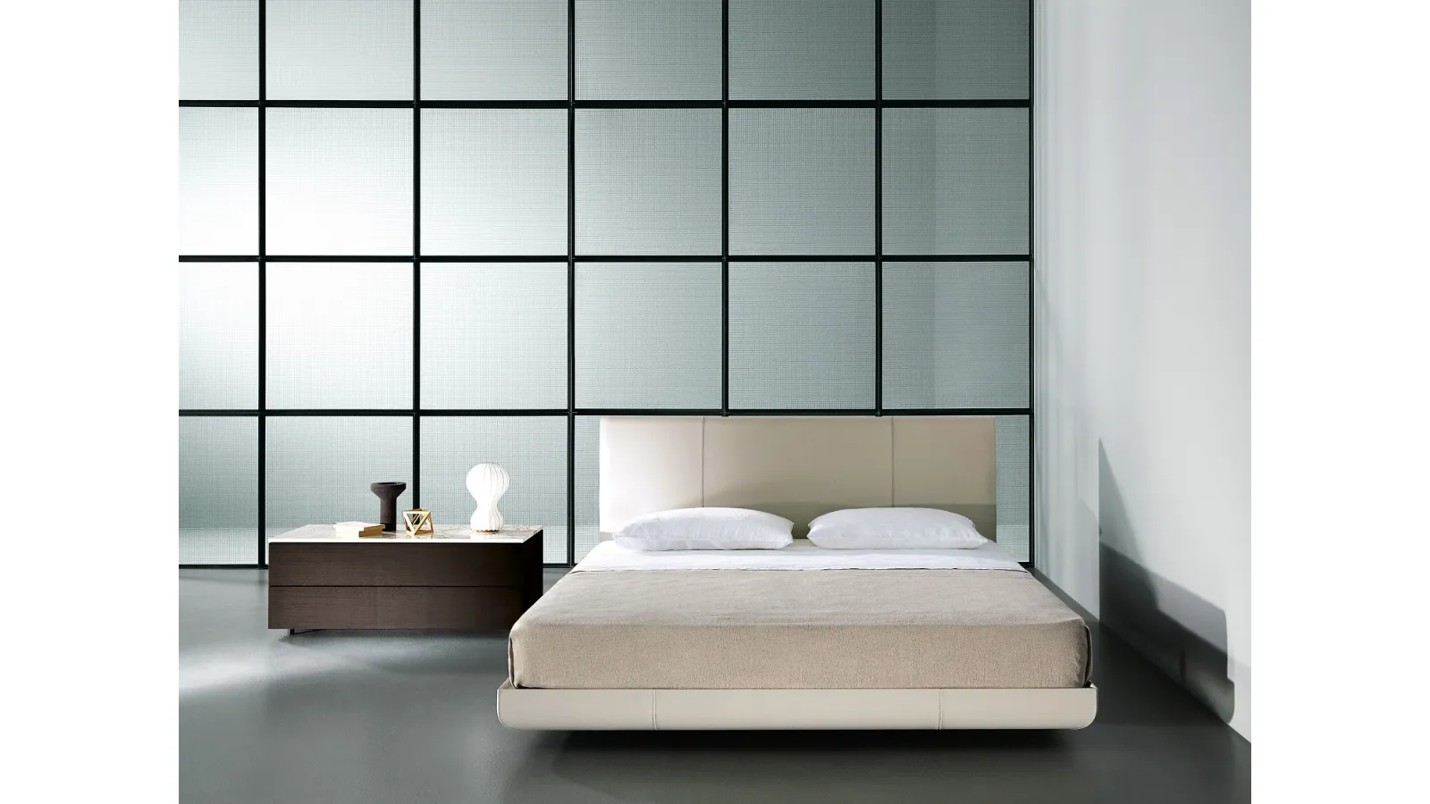 Letto matrimoniale in cuoio Sadoru di Porro