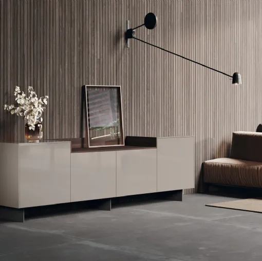 Madia in finitura laccato lucido ed inserto in finitura legno rovere termotrattato Mantis di Binova