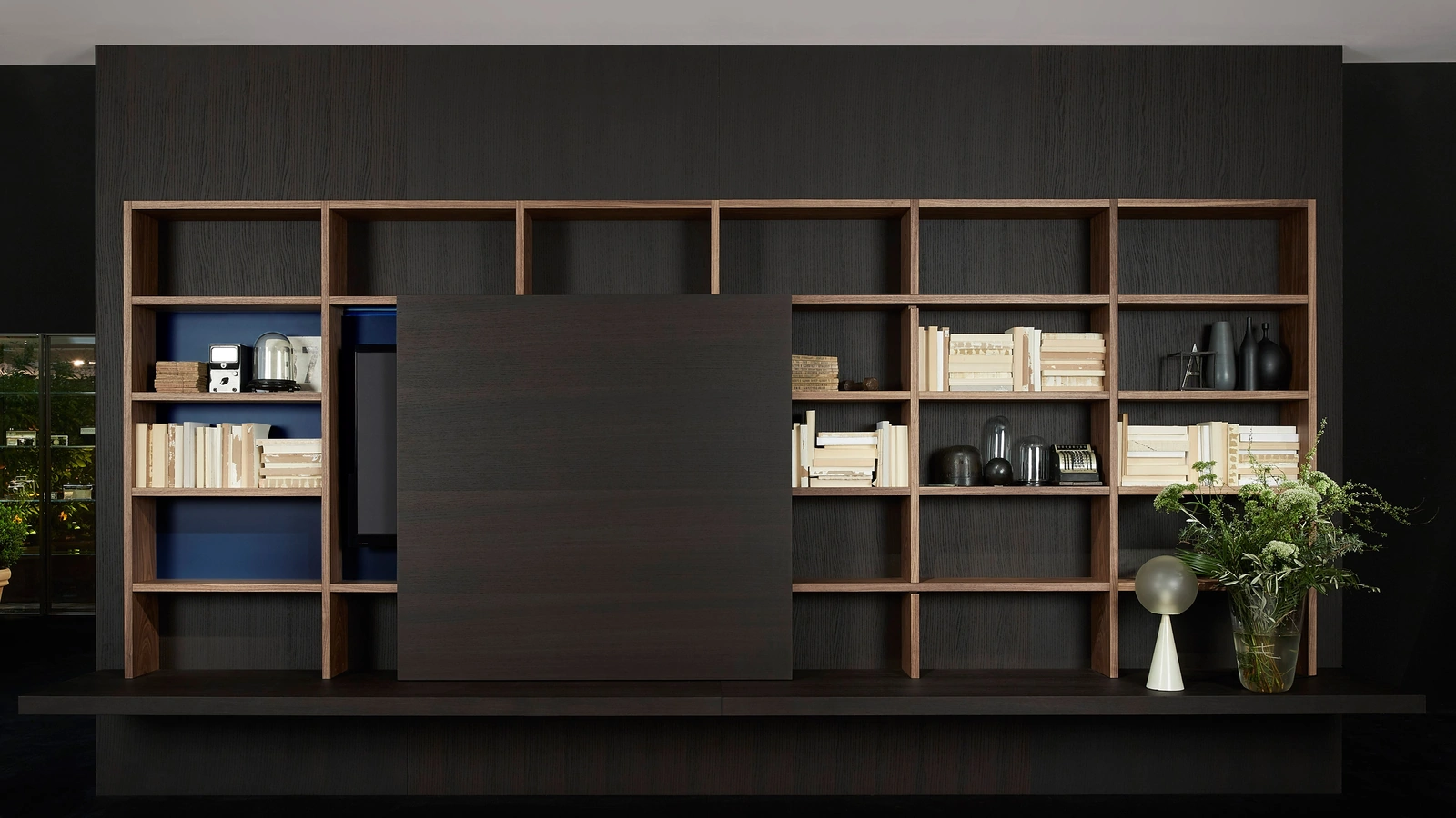 Parete Attrezzata Polifunzionale in legno laccato di Porro