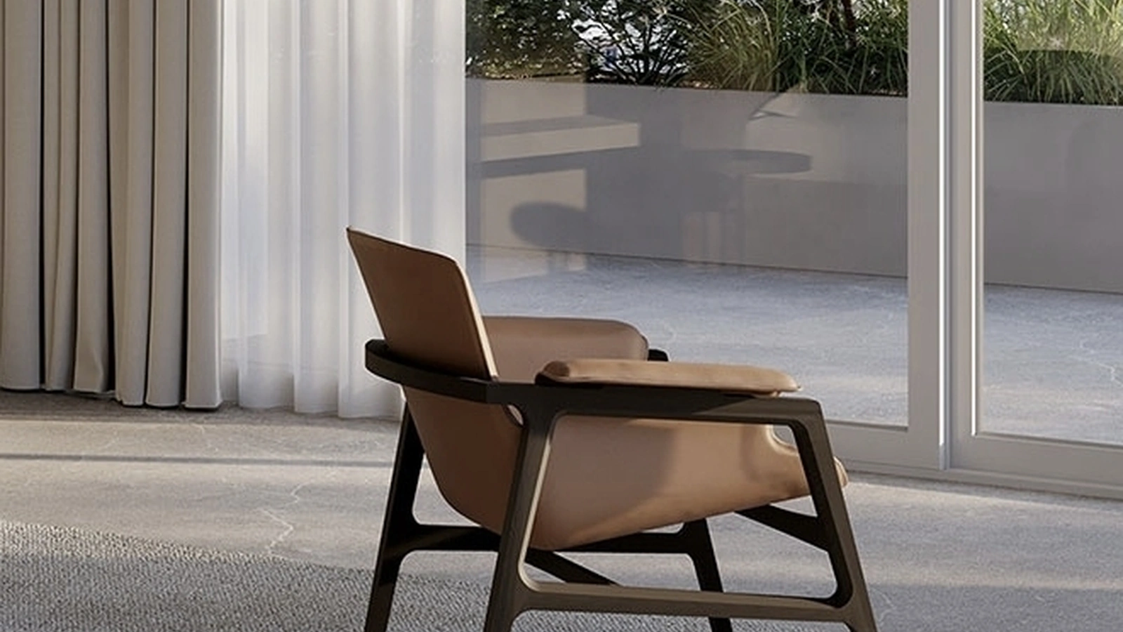 Poltrona Arianna in pelle con struttura in legno massello di Frigerio