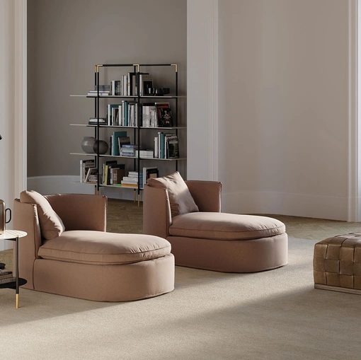Poltrona dalle forme morbide in tessuto imbottito Bessie Longue di Frigerio