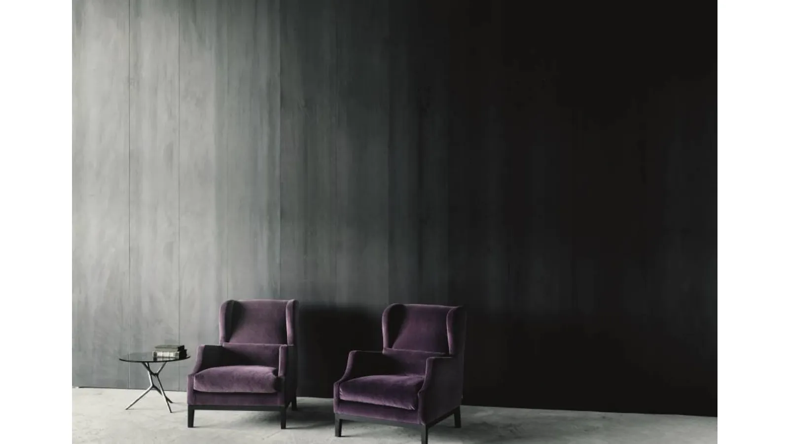 Poltrona Chauffeuse in velluto viola con piedini in legno di rovere tinto carbone di Living Divani