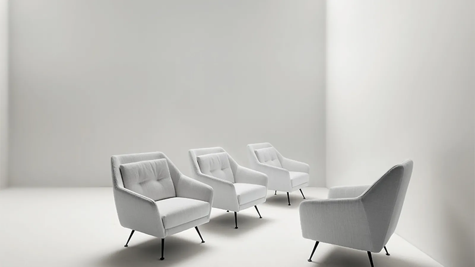 Poltroncina Duke in tessuto con schienale alto di Valentini