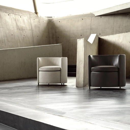 Poltroncina in pelle Lou di Frigerio