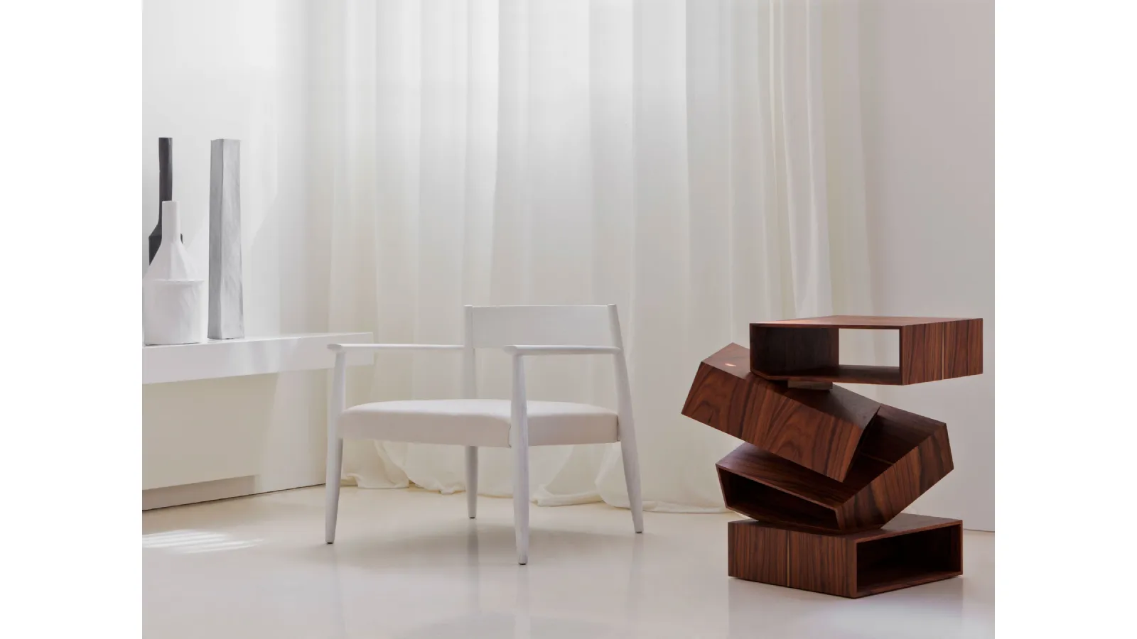 Poltroncina in legno con seduta in tessuto imbottito Ghiaccio di Porro