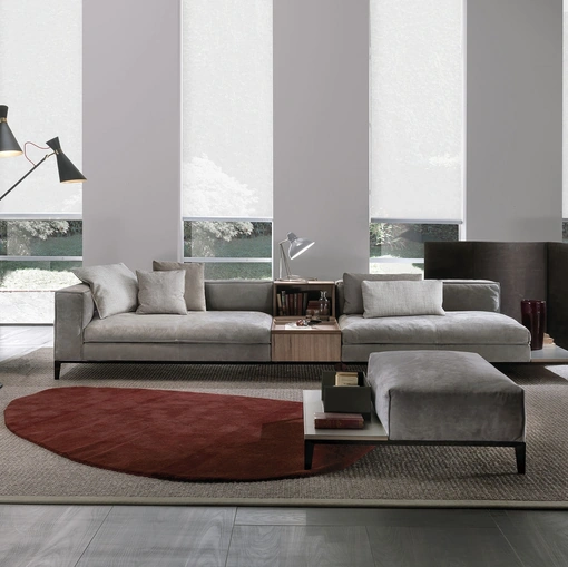 Divano lineare in tessuto imbottito Taylor di Frigerio