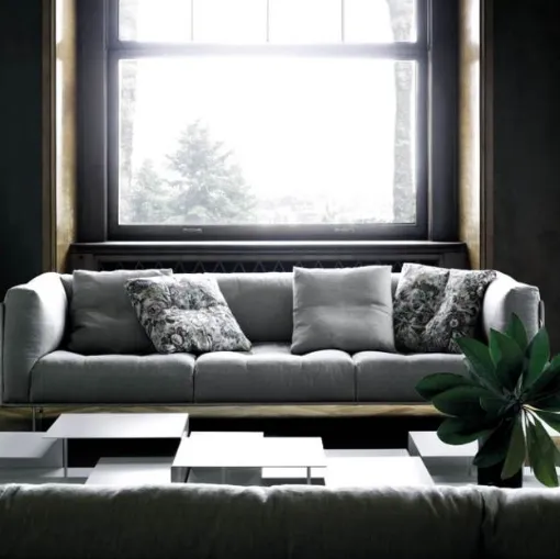 Divano lineare Rod in tessuto di Living Divani