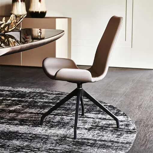 Sedia a 4 razze girevoli in acciaio con seduta in pelle Flamingo di Cattelan Italia