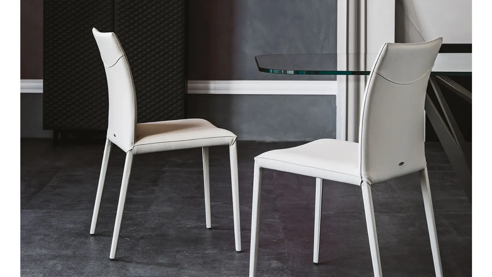 Sedia in pelle con braccioli e schienale alto Norma di Cattelan Italia