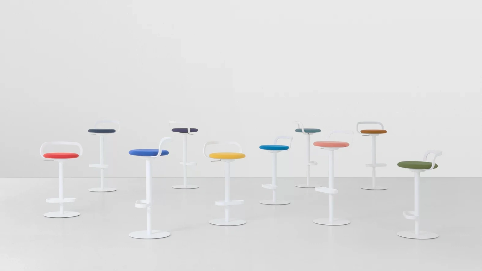 Sgabello Mak in metallo con seduta imbottita di LaPalma