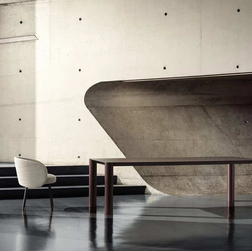 Tavolo Cyclop in legno laccato di Frigerio