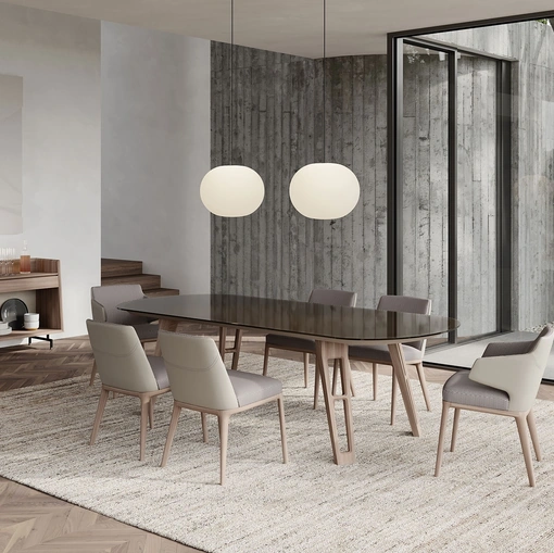 Tavolo Axel in vetro texture fumé e gambe in legno massello di Frigerio