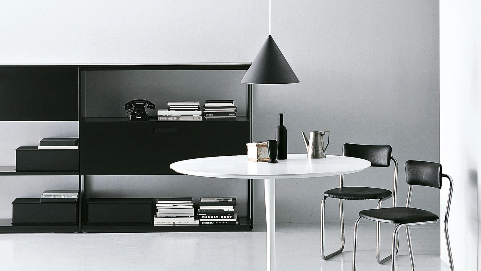 Tavolo rotondo con base in alluminio verniciato bianco e top in laccato bianco Join di Porro