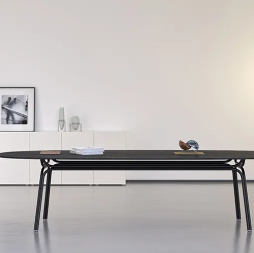 Tavolo Tubi con top in cristallo e base in tubolare di ferro di Minotti Italia