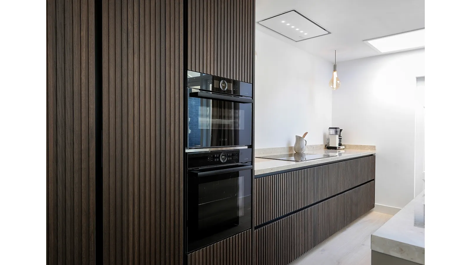 Cucina Design in rovere cotto con isola DU 01 di Mittel