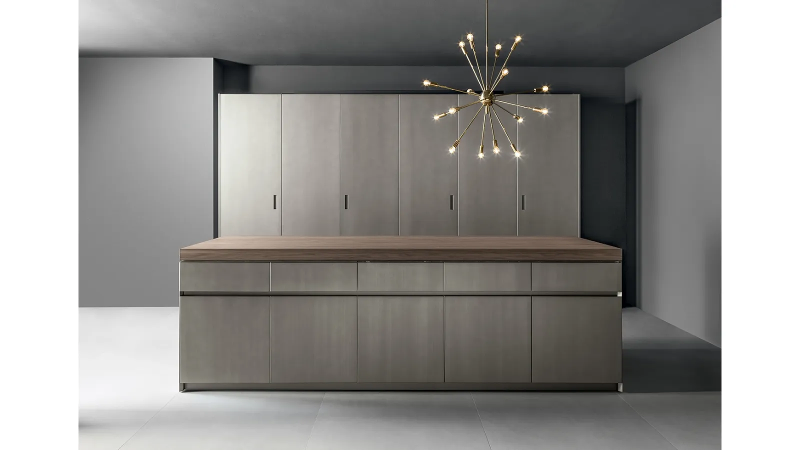 Cucina Design con isola Impeccable Surprise in laccato grafite satinato anticato di Mittel