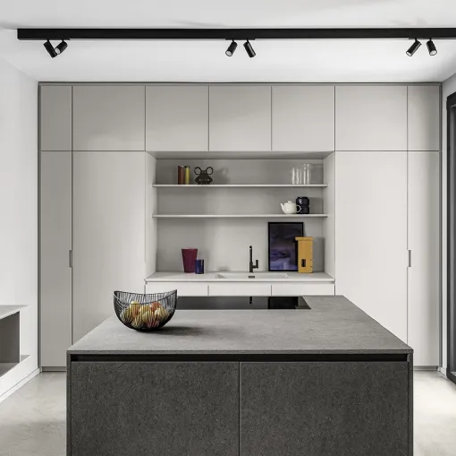 Cucina Design in laccato con isola in gres Simple Mood di Mittel