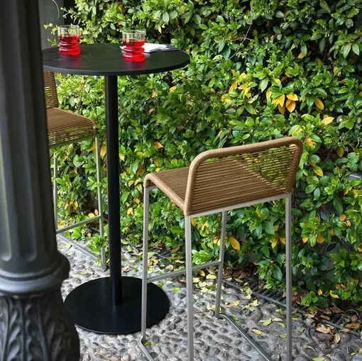 Sgabello da giardino Aria in corda e metallo di LaPalma
