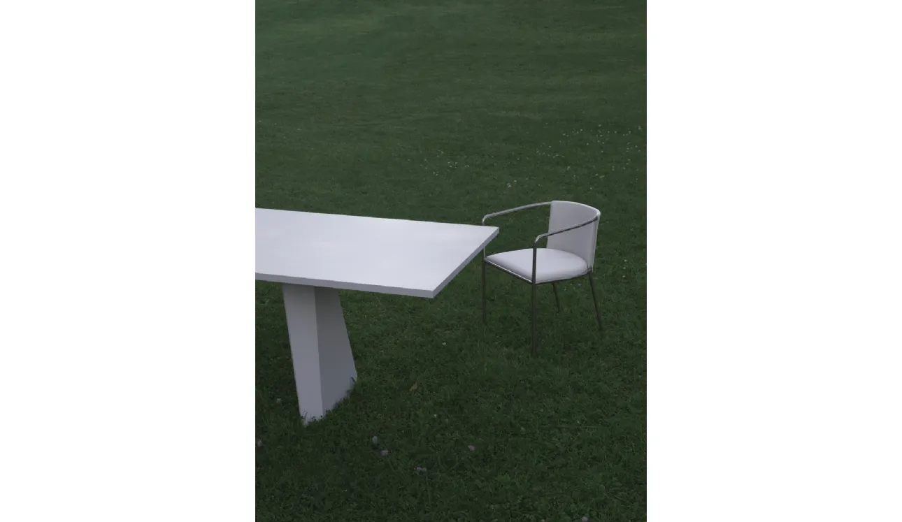 Poltroncina in tessuto con struttura in metallo Maja D di Living Divani
