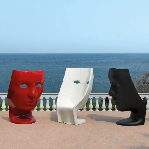 Poltroncina scultura da esterno in polietilene Nemo di Driade